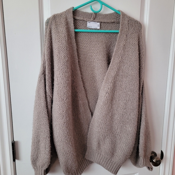 Asos fluffy oversized balloon sleeve cardigan! - Picture 7 of 8
